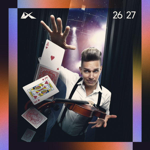 Chris Funk, un jeu de carte et un violon